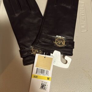 NWT size medium women's black michael Kors gloves with black logo